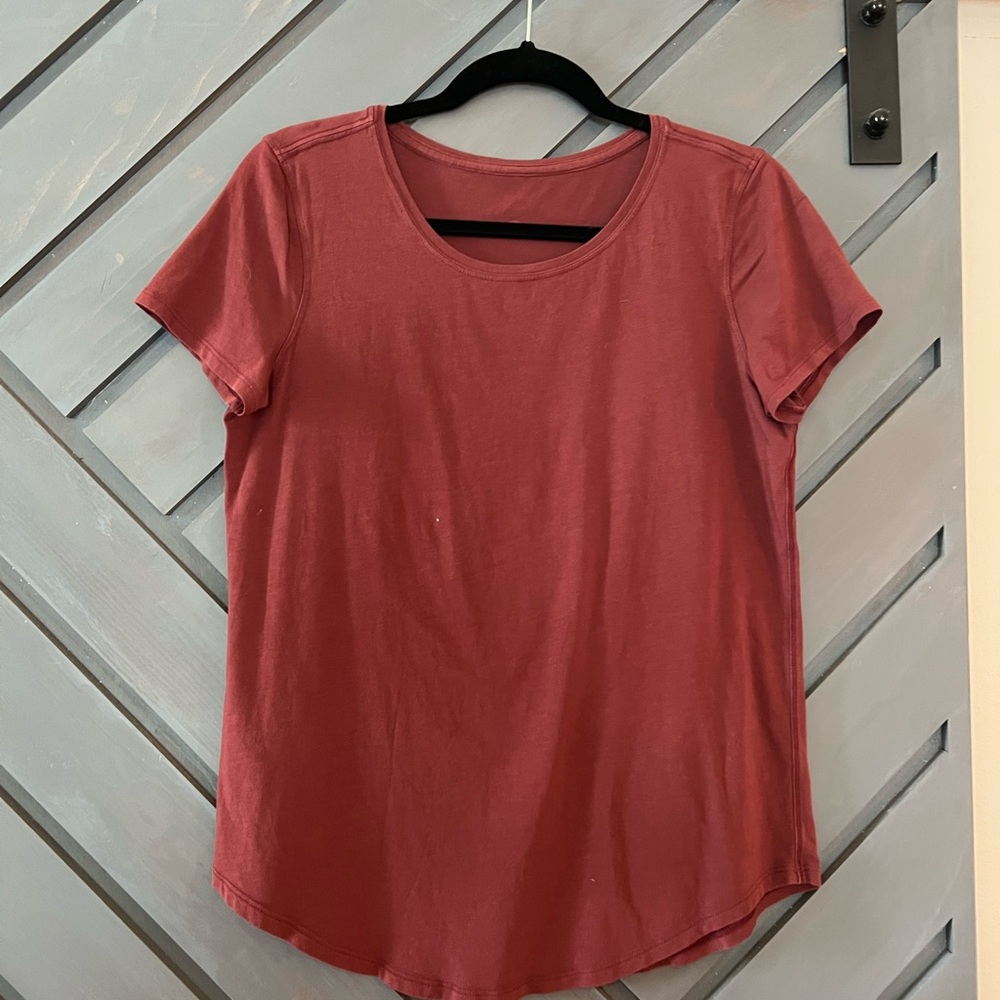Lululemon tshirt
